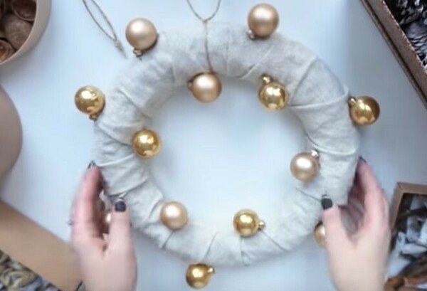 10 идей для украшения дома на Новый год 2021 своими руками