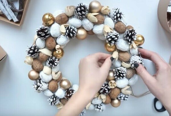 10 идей для украшения дома на Новый год 2021 своими руками