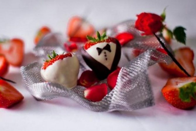 33 года свадьбы клубничная годовщина