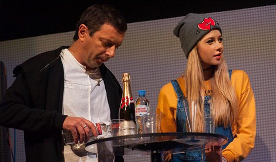 Анастасия Уколова в спектакле «В Бореньке чего-то нет»