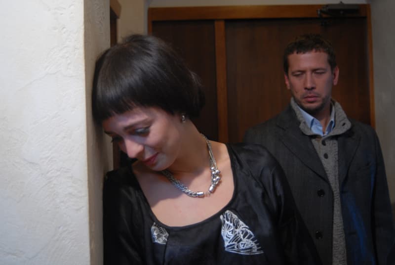 Андрей Мерзликин и Кристина Кузьмина в фильме "Дом на обочине" 'Андрей Мерзликин и Кристина Кузьмина в фильме