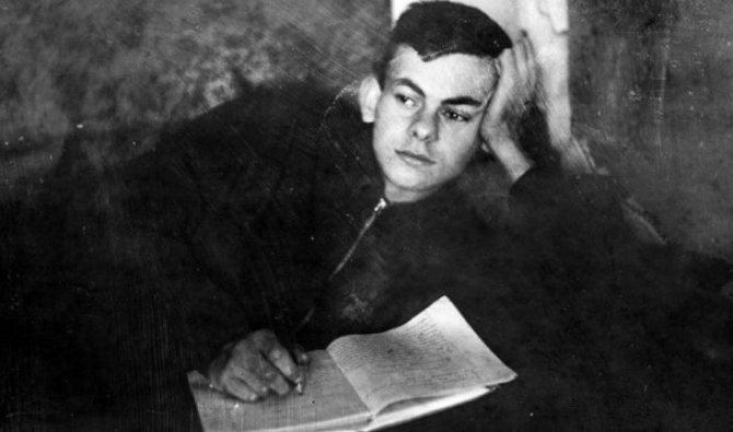 Булат Окуджава в молодости