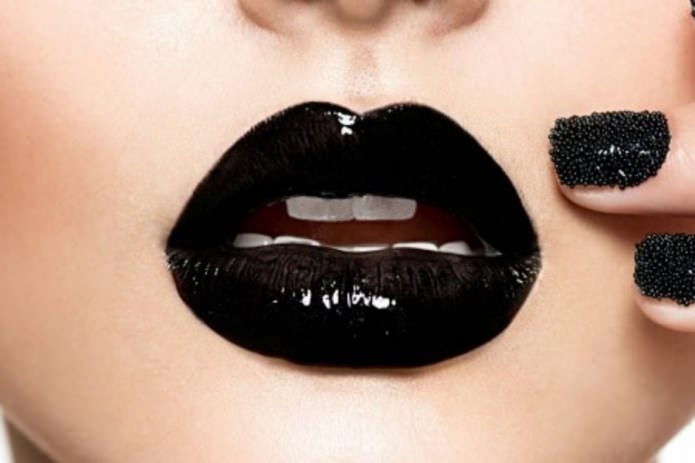 черная помада