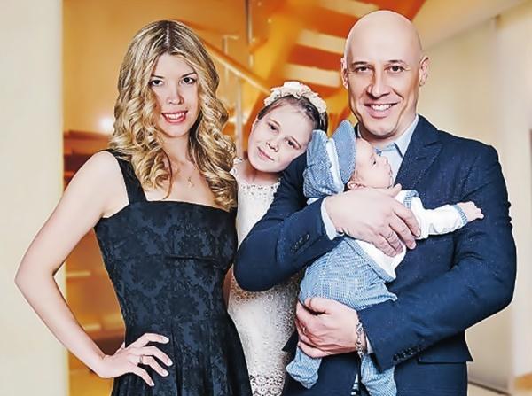 денис майданов жена