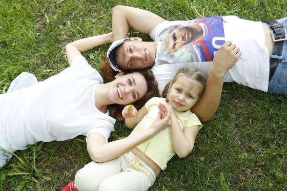 Дмитрий Белоцерковский с женой и дочкой