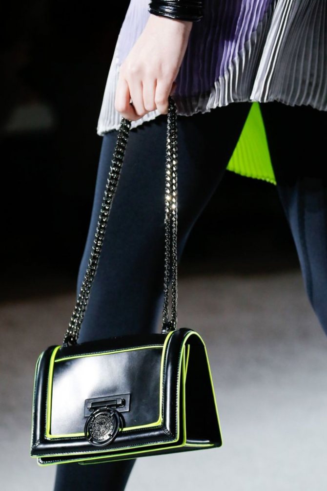 дополняем модный лук маленькой сумочкой