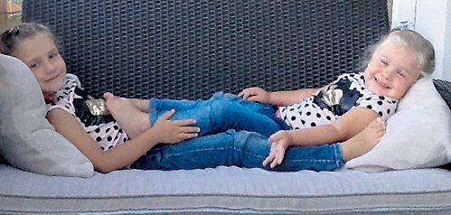 ...Эмилию и Софью. Фото: Fb.com