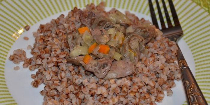 Гречка с грибной подливой