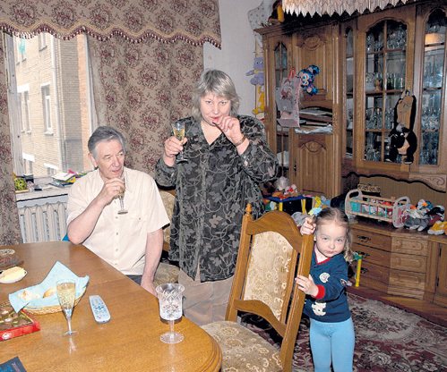 Иногда актёр позволял себе выпить немного вина