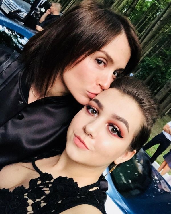 Ирина Муромцева со старшей дочерью