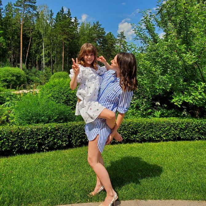 Ирина Прохорова с детьми