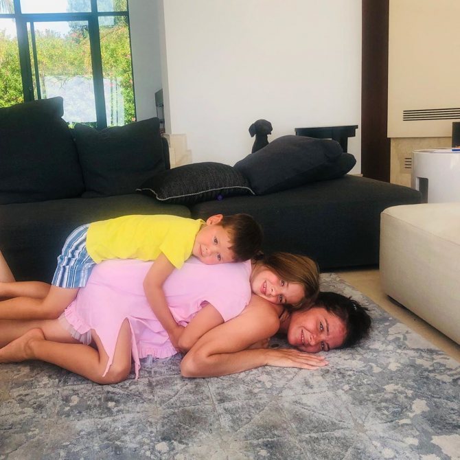 Ирина Прохорова с детьми