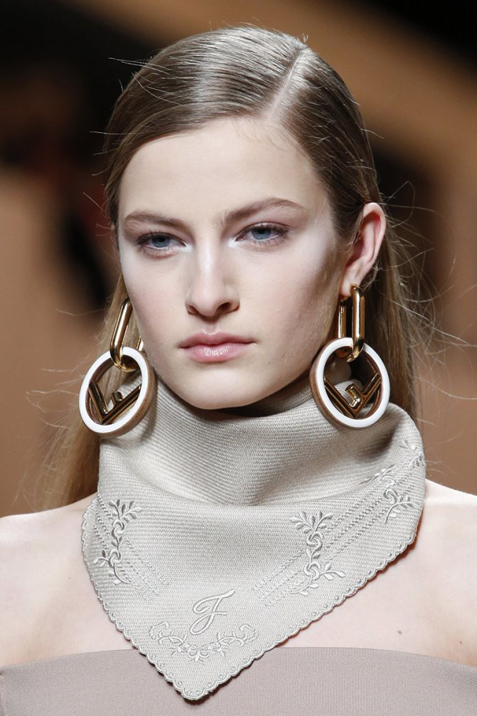 Крупные серьги Fendi