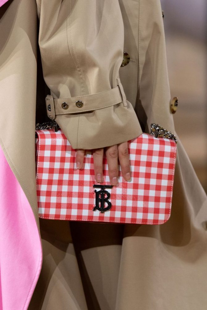 Модная сумка 2021 в клетку из коллекции Burberry