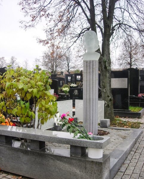 Могила Любови Полищук