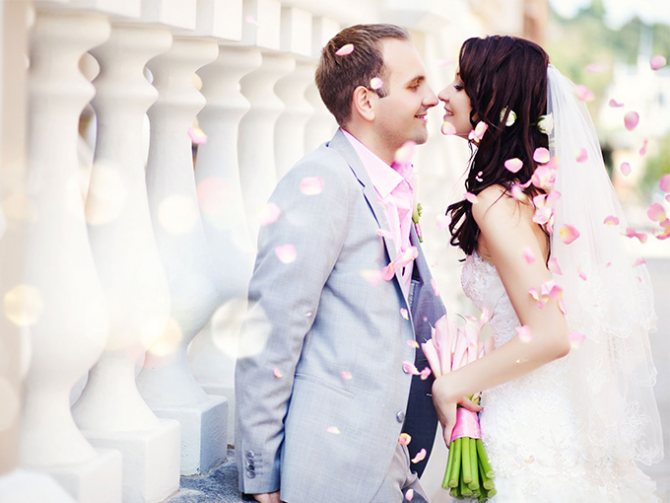 Молодожены