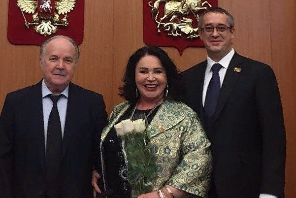 «Надежда Бабкина параллельно занимает должность члена комиссии по культуре и массовым коммуникациям