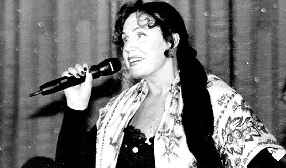 Надежда с юных лет мечтала стать артисткой