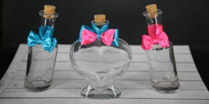 Нужно приобрести три высоких сосуда для песка