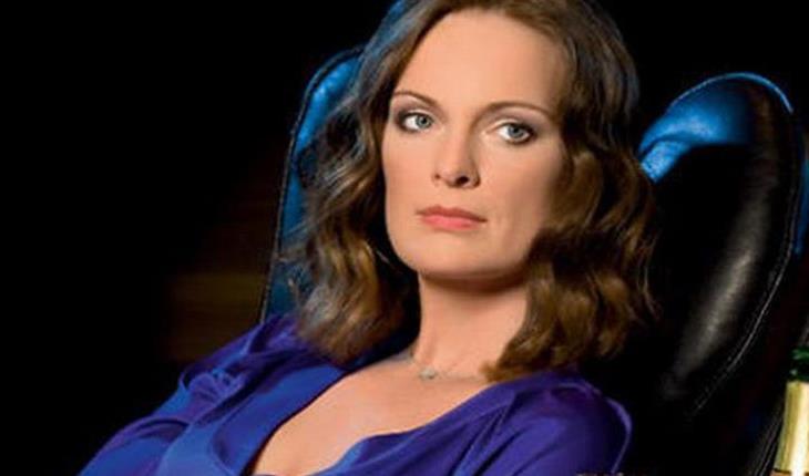 По гороскопу Ольга Копосова - Овен, а по восточному календарю - Собака