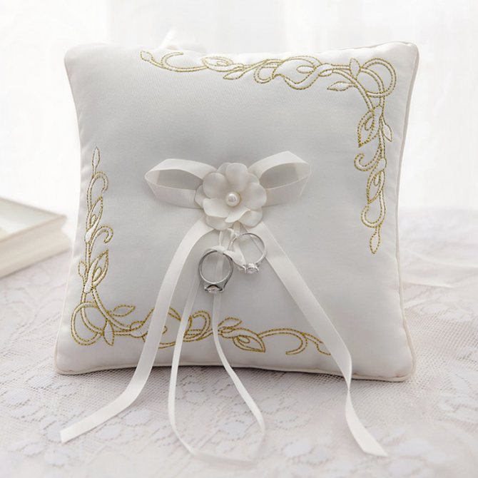 подушечка с кольцами