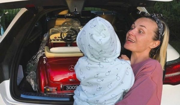 Полина Гагарина с дочерью Мией