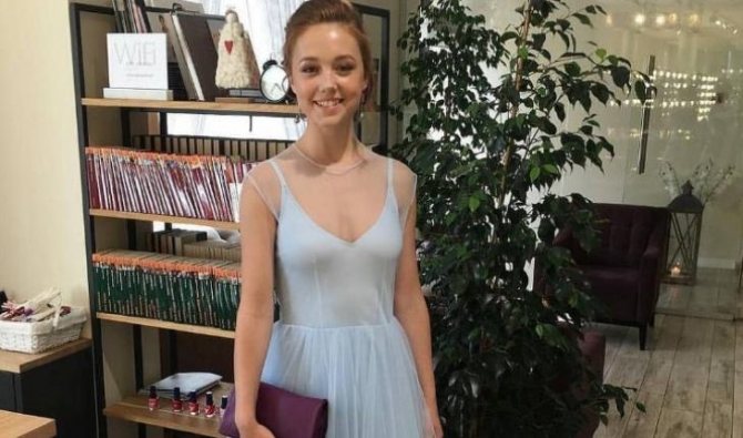 После школы экс-Пуговка поступила на медицинский факультет МГУ