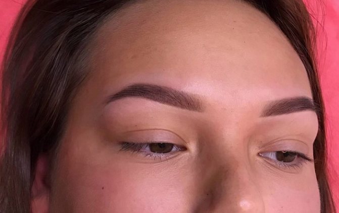Пудровые брови сразу после процедуры