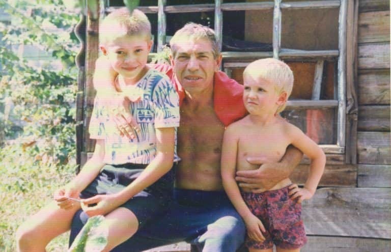 Рисунок 4. Владимир с сыновьями