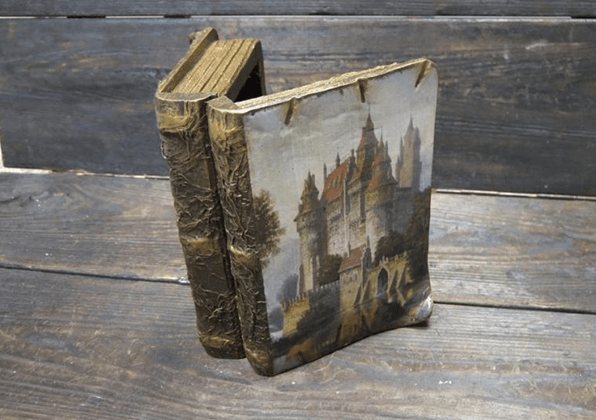Шкатулка в виде дорогой книги