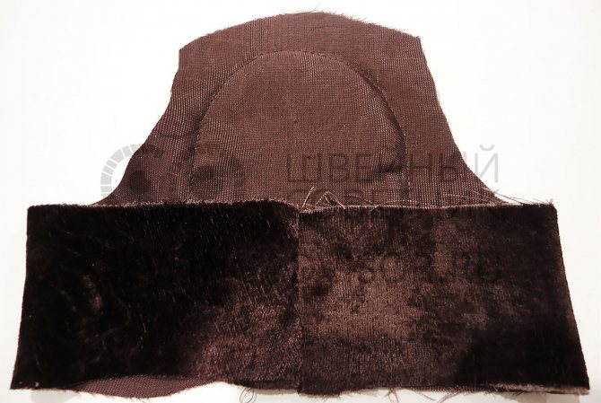 Соединяем деталь по среднему шву спинки