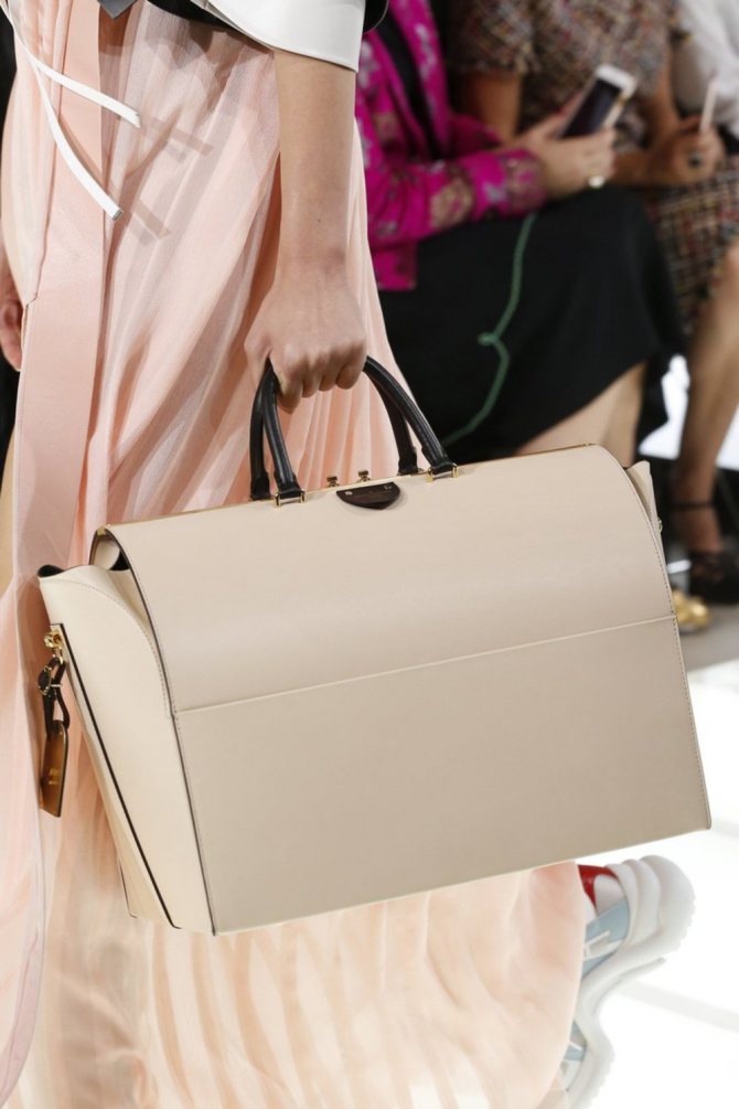 стильные модные аксессуары