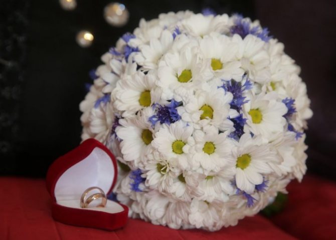 Свадебный букет из ромашек