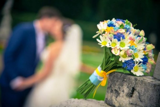 Свадебный букет из ромашек