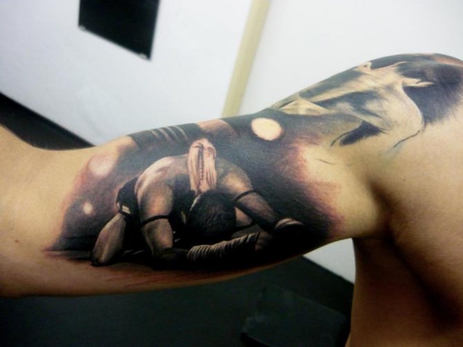 Татуировка на бицепсе