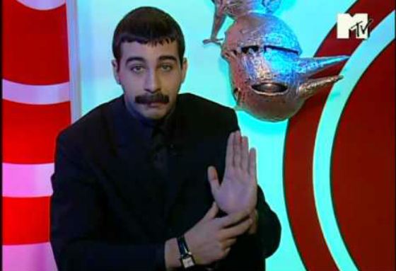 Ургант надел усы еще на MTV