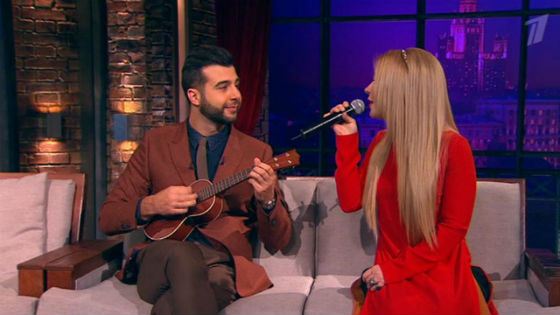 Ургант умеет играть на нескольких музыкальных инструментах