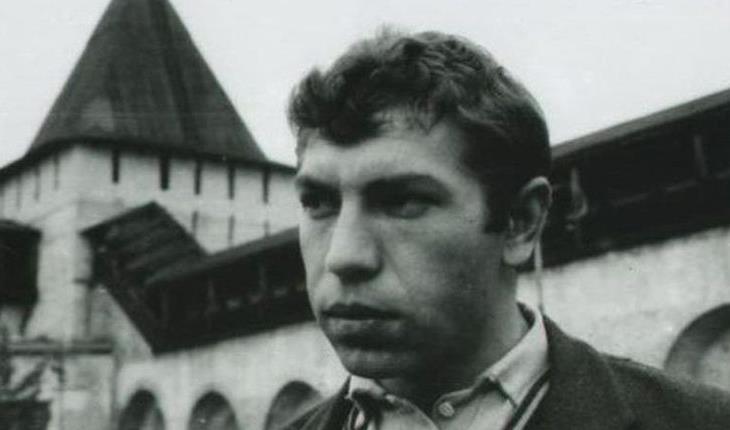 Вес в килограмм лишь подчеркивает его обаяние