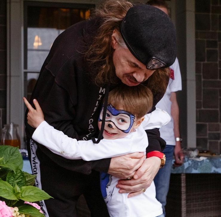 Владимир Петрович Пресняков давно нашел общий язык с любимым внуком