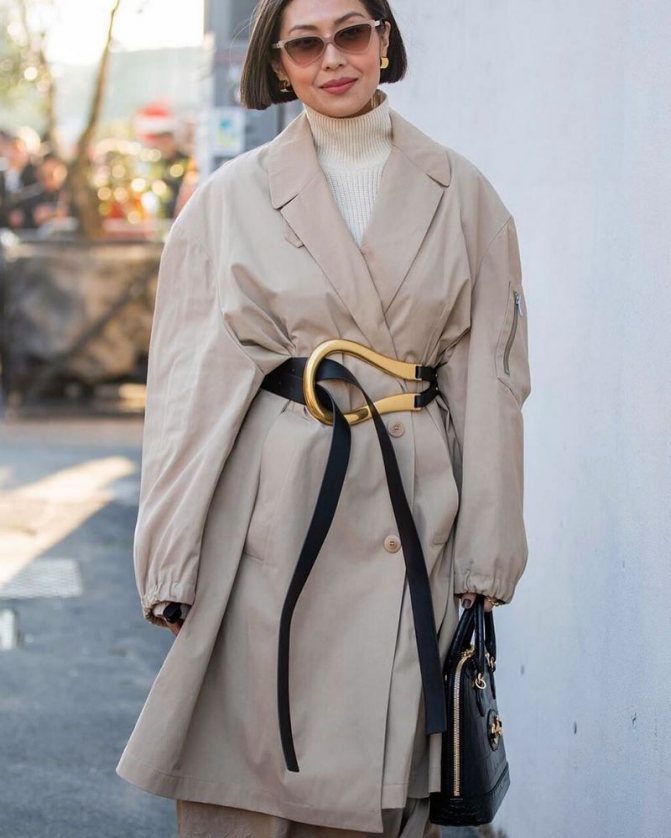 Женские тренчи и плащи в сезоне 2021-2022. Актуальные фасоны и модели