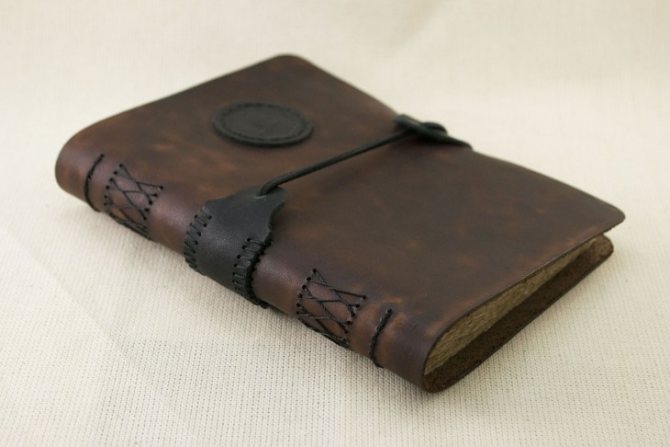 Как делаются классические и необычные записные книжки