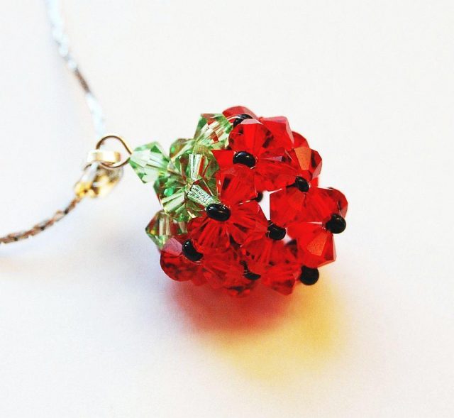 Кулон - клубника