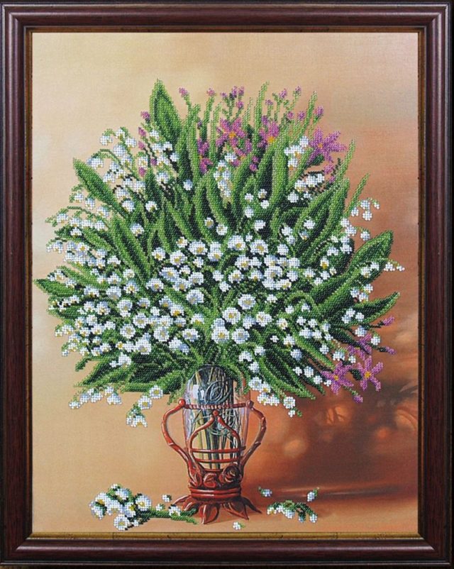 Ландыш из бисера вышитый на канве